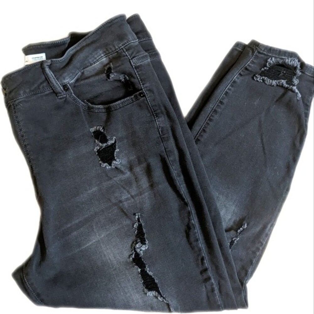 KanCan black distressed ankle skinny jeans, size 20